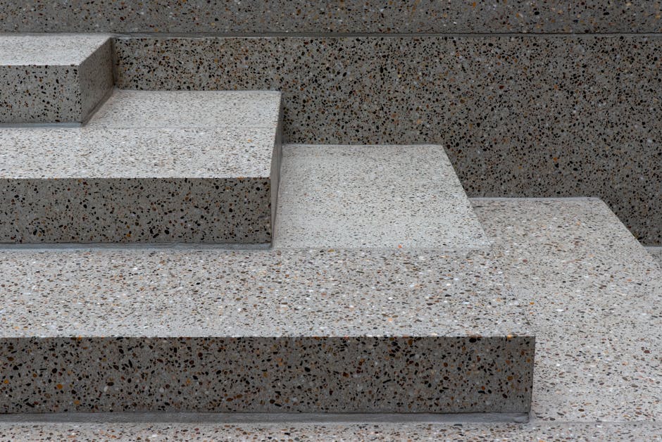Terrazzo tuinpad met kleurrijke patronen bij zonsondergang. Terrazzo tuinpad met kleurrijke patronen bij zonsondergang.
