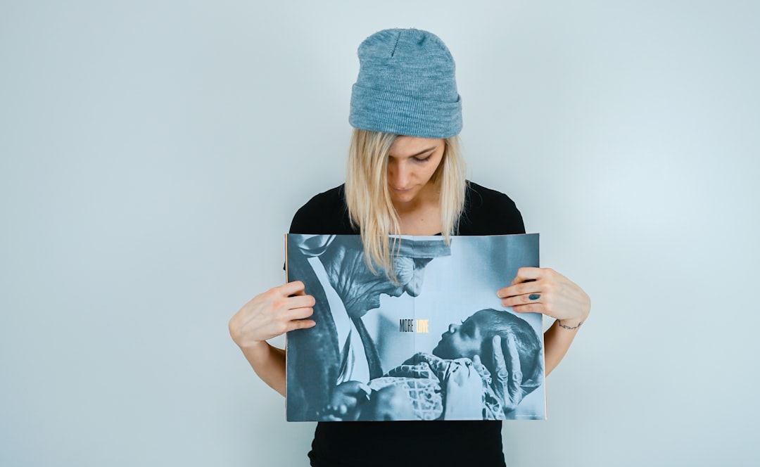 Vader ontvangt gepersonaliseerde fotokunst cadeau. Vader ontvangt gepersonaliseerde fotokunst cadeau.