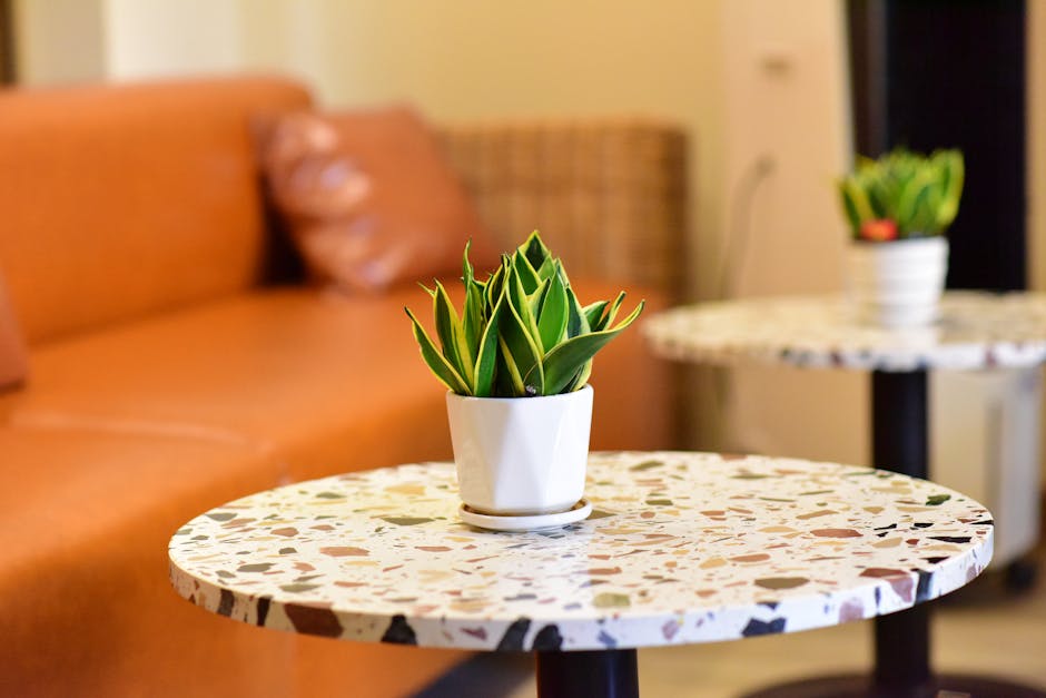 Geslepen terrazzo tafelblad met kleurrijke steentjes. Geslepen terrazzo tafelblad met kleurrijke steentjes.