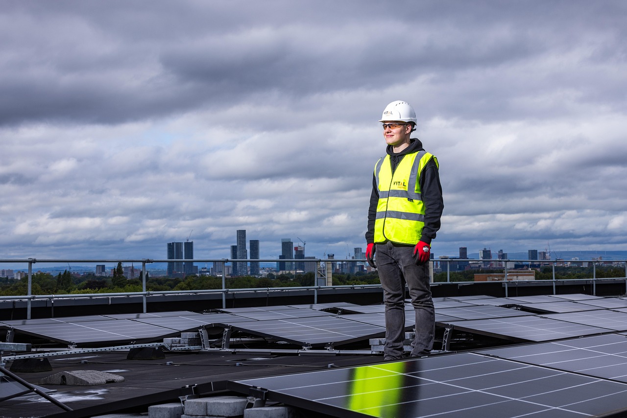 Grafiek toont piekende zonne-energie efficiëntie. Grafiek toont piekende zonne-energie efficiëntie.