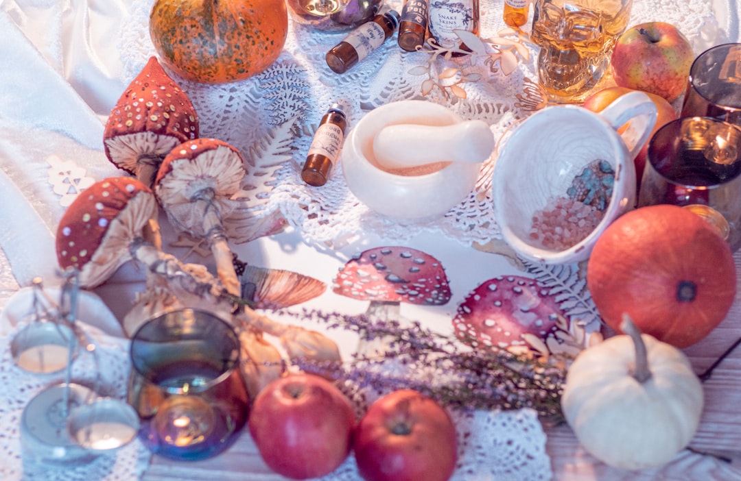 Gezellige koffienook met warme herfstkleuren. Gezellige koffienook met warme herfstkleuren.
